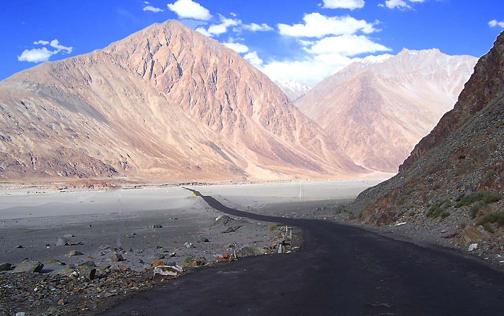 Leh to Nubra Valley travel guide: Sightseeing & costs - Mytriphack